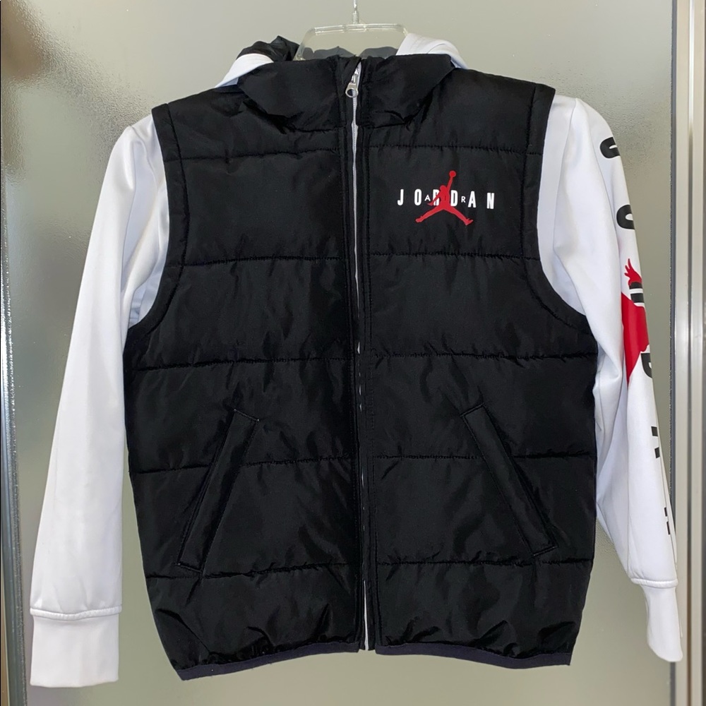 Boys Jordan puff coat